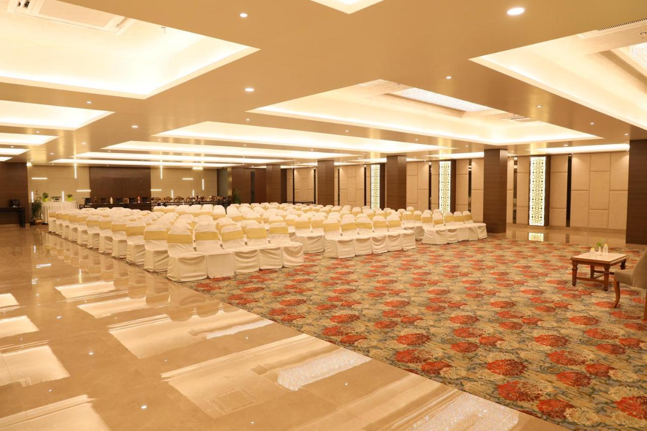 Sarovar Portico Rivera Ahmedabad Exteriör bild