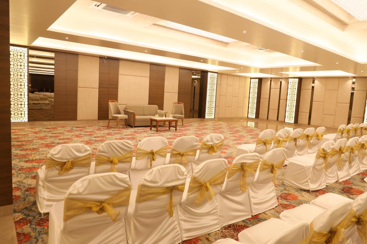 Sarovar Portico Rivera Ahmedabad Exteriör bild