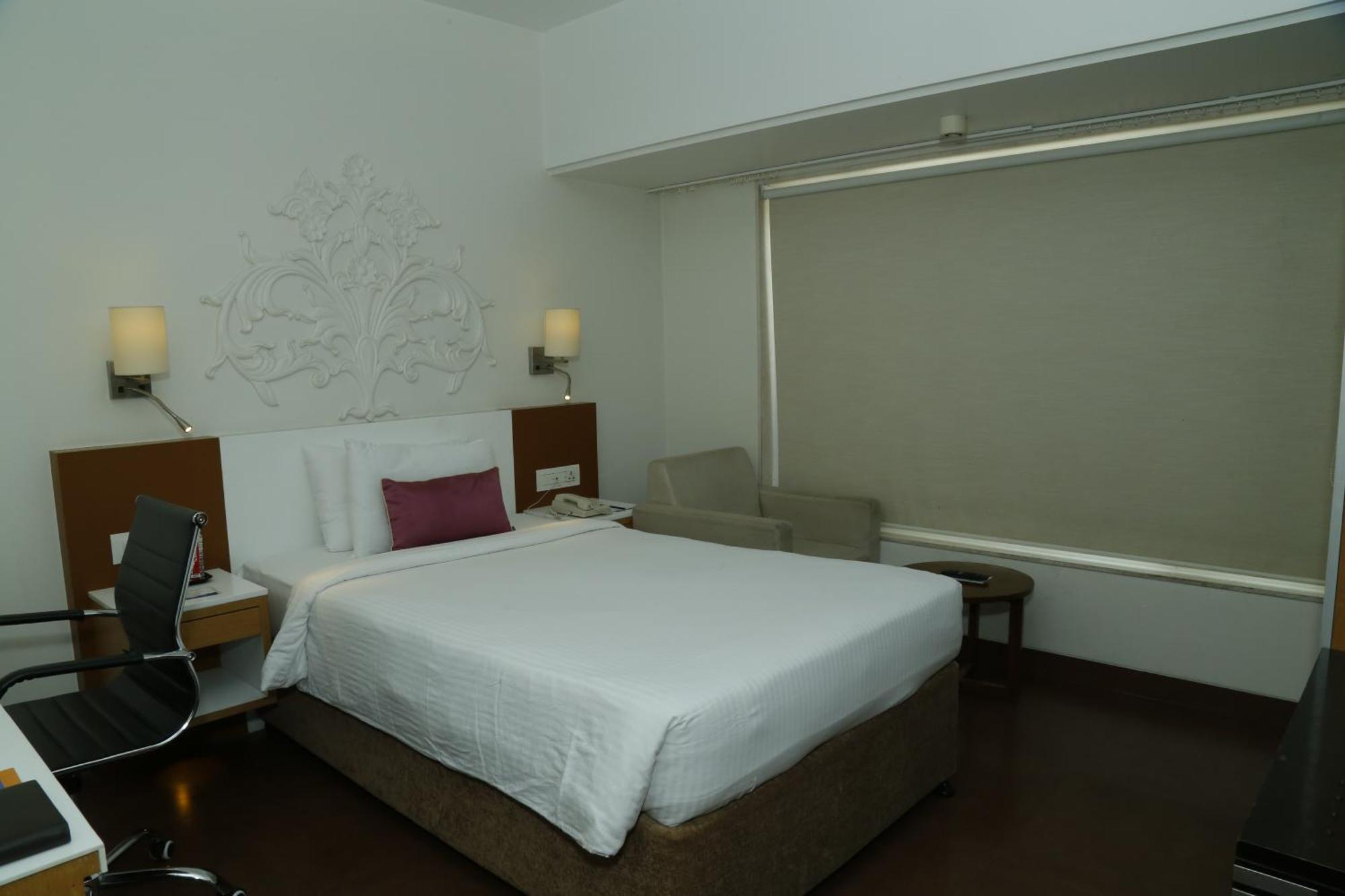Sarovar Portico Rivera Ahmedabad Exteriör bild