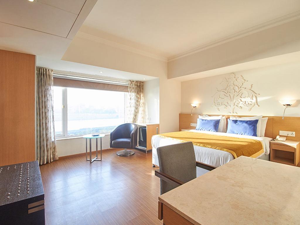 Sarovar Portico Rivera Ahmedabad Exteriör bild