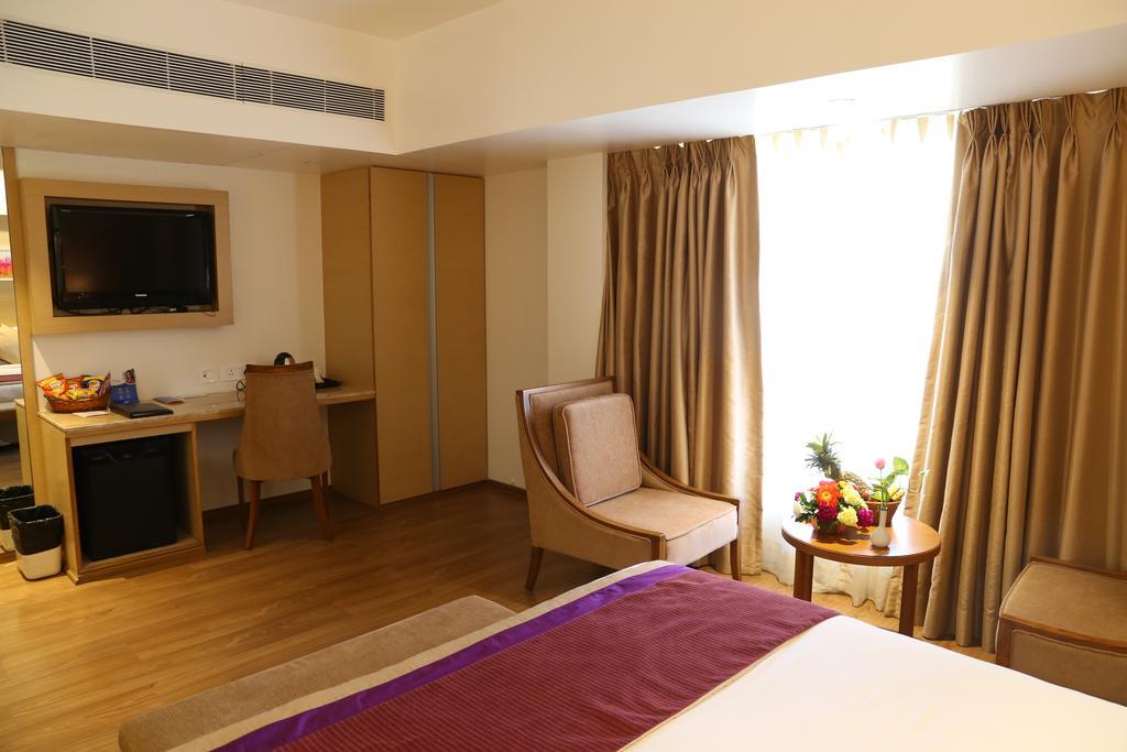 Sarovar Portico Rivera Ahmedabad Exteriör bild
