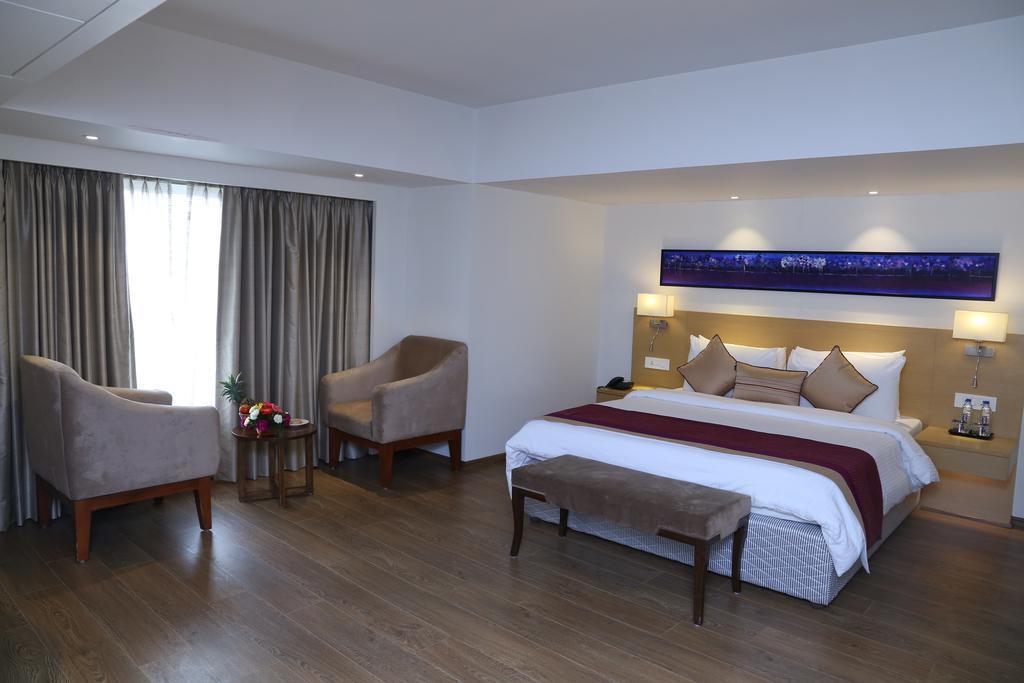 Sarovar Portico Rivera Ahmedabad Exteriör bild