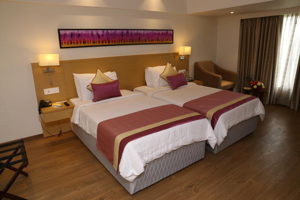 Sarovar Portico Rivera Ahmedabad Exteriör bild