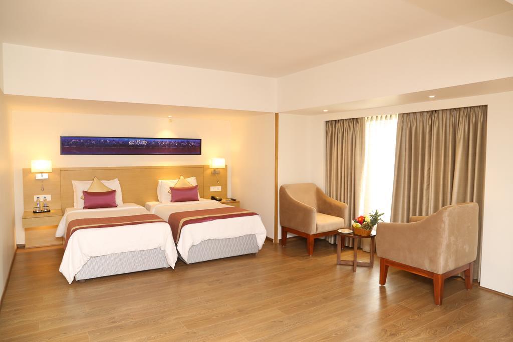 Sarovar Portico Rivera Ahmedabad Exteriör bild